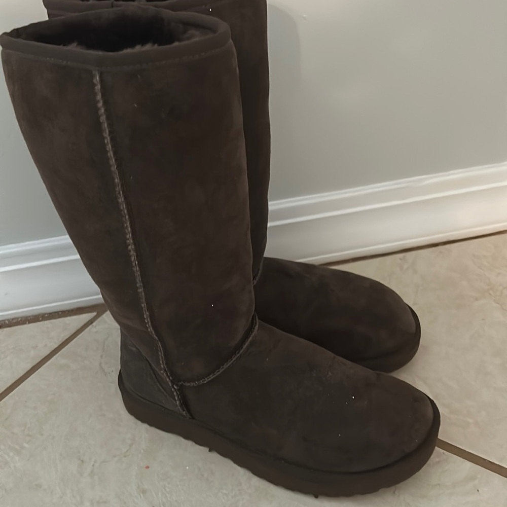 Tall brown ugg boots size 7
